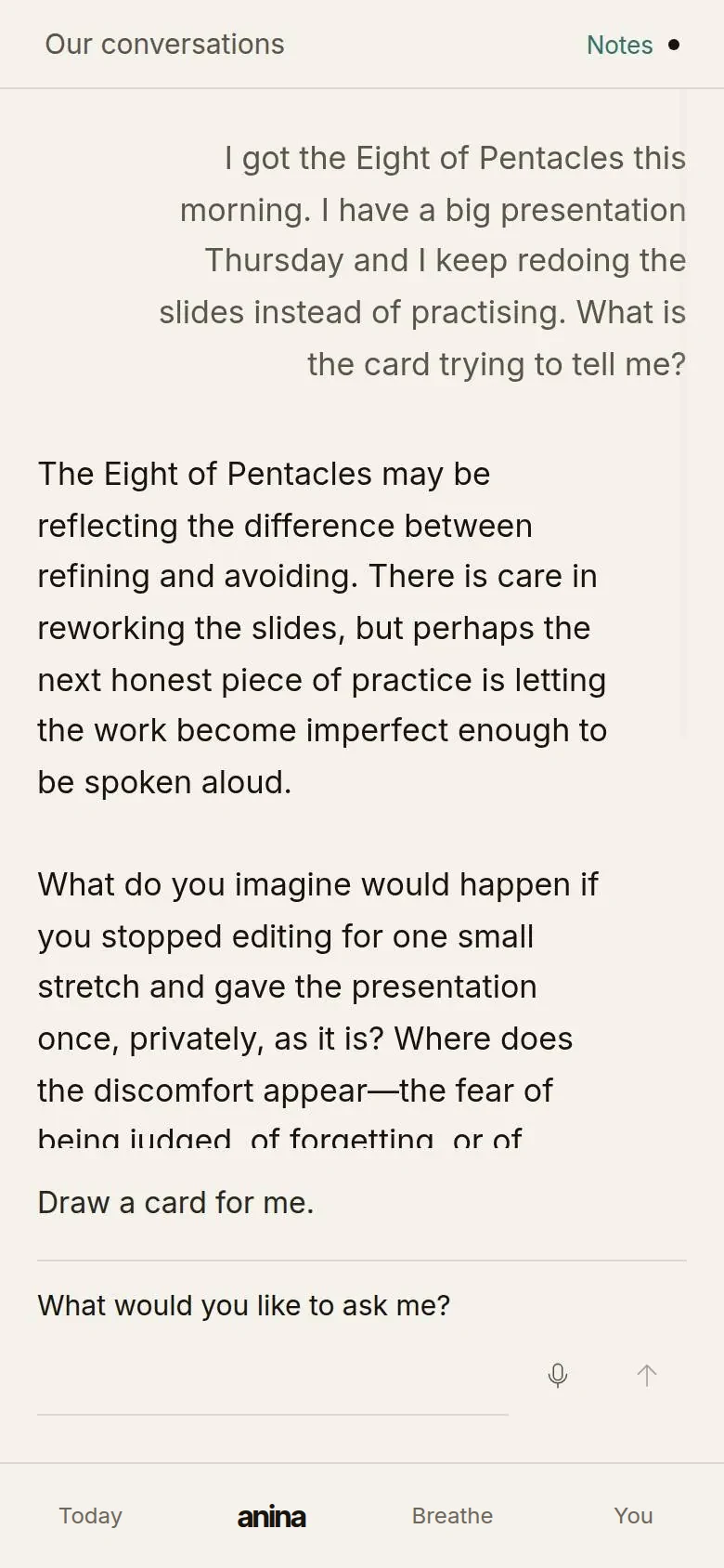 A conversation in the app: a question about a presentation and ANINA's reply about the Eight of Pentacles